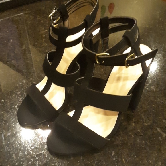 Heels - Picture 2 of 3